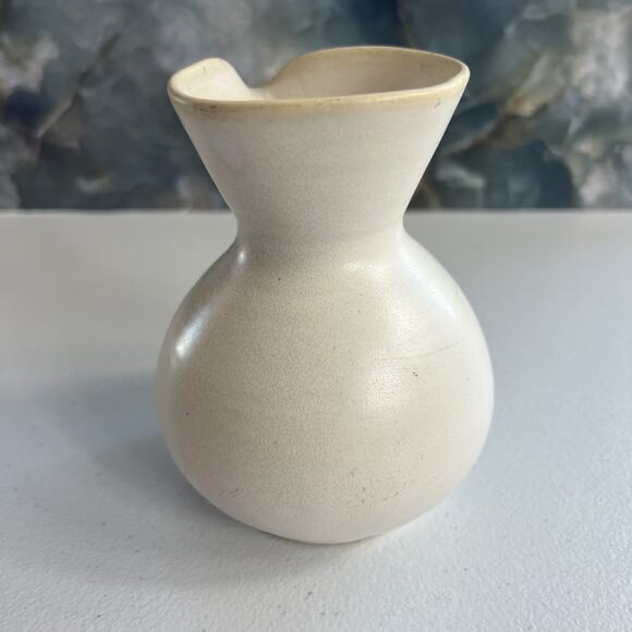 Studio Art Pottery Pitcher Handmade Ivory Stoneware Speckled Signed I.V.I - Picture 4 of 14